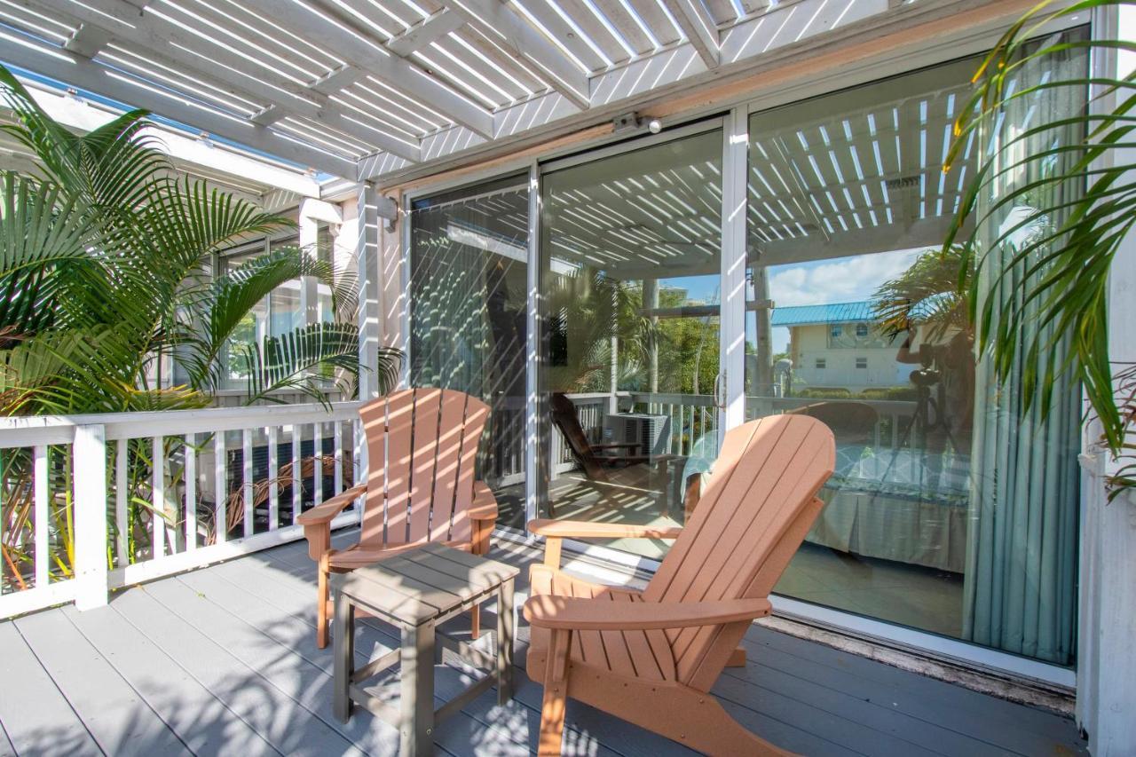 Beach Living At Island Pine Villas Blaw George Town Exterior photo