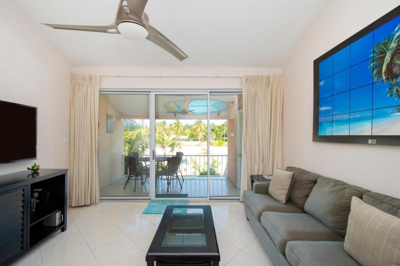 Beach Living At Island Pine Villas Blaw George Town Exterior photo
