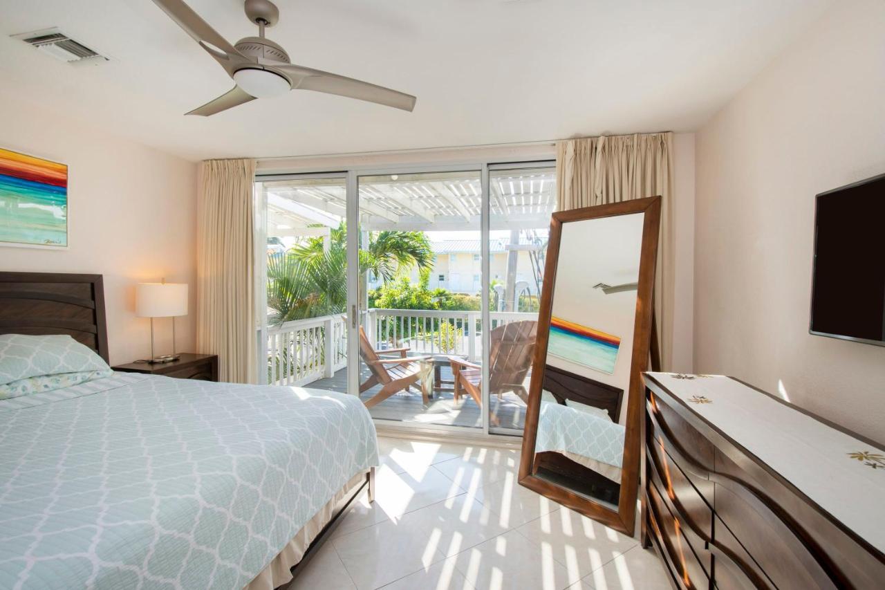 Beach Living At Island Pine Villas Blaw George Town Exterior photo