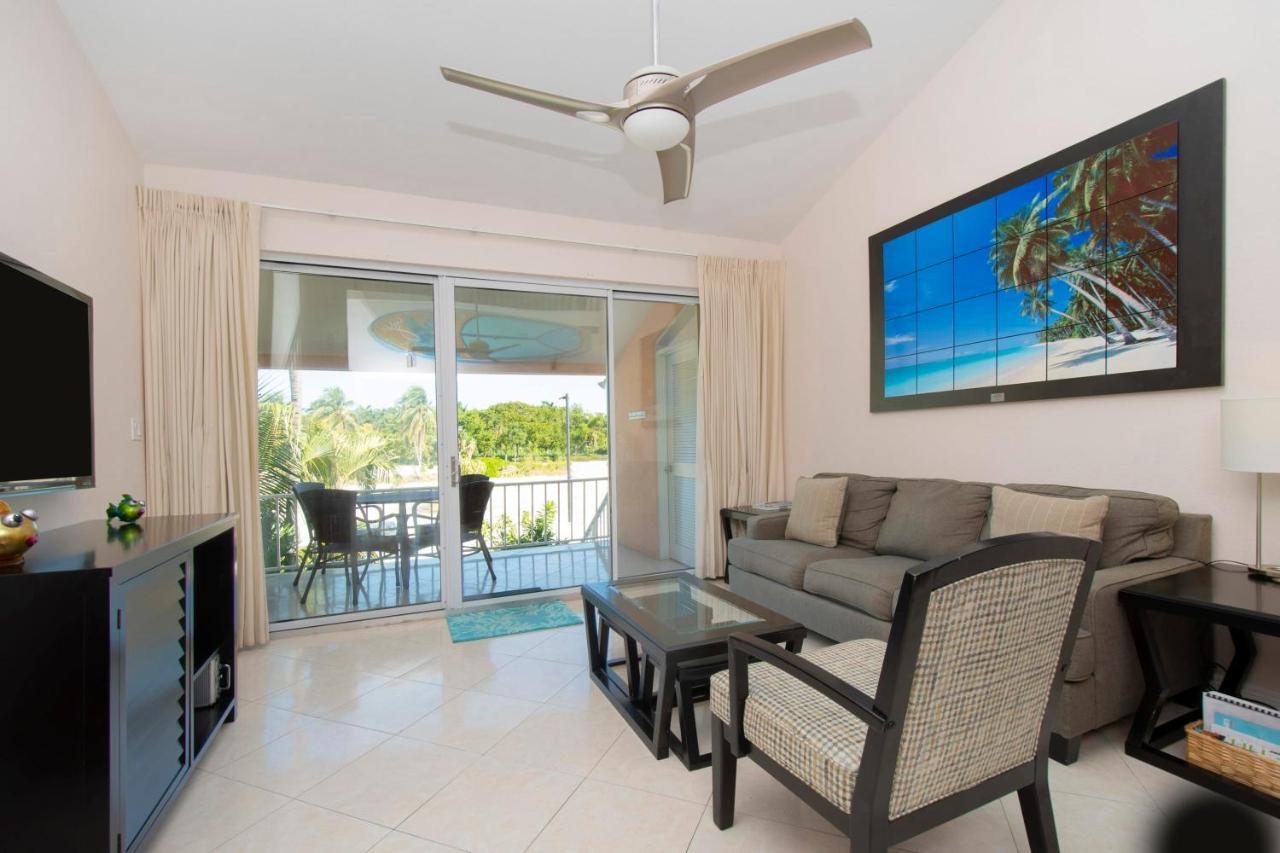 Beach Living At Island Pine Villas Blaw George Town Exterior photo
