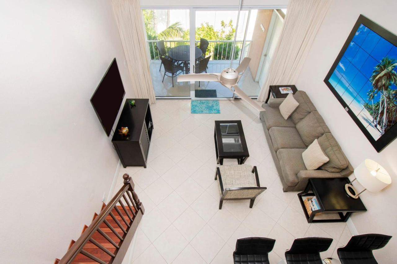 Beach Living At Island Pine Villas Blaw George Town Exterior photo