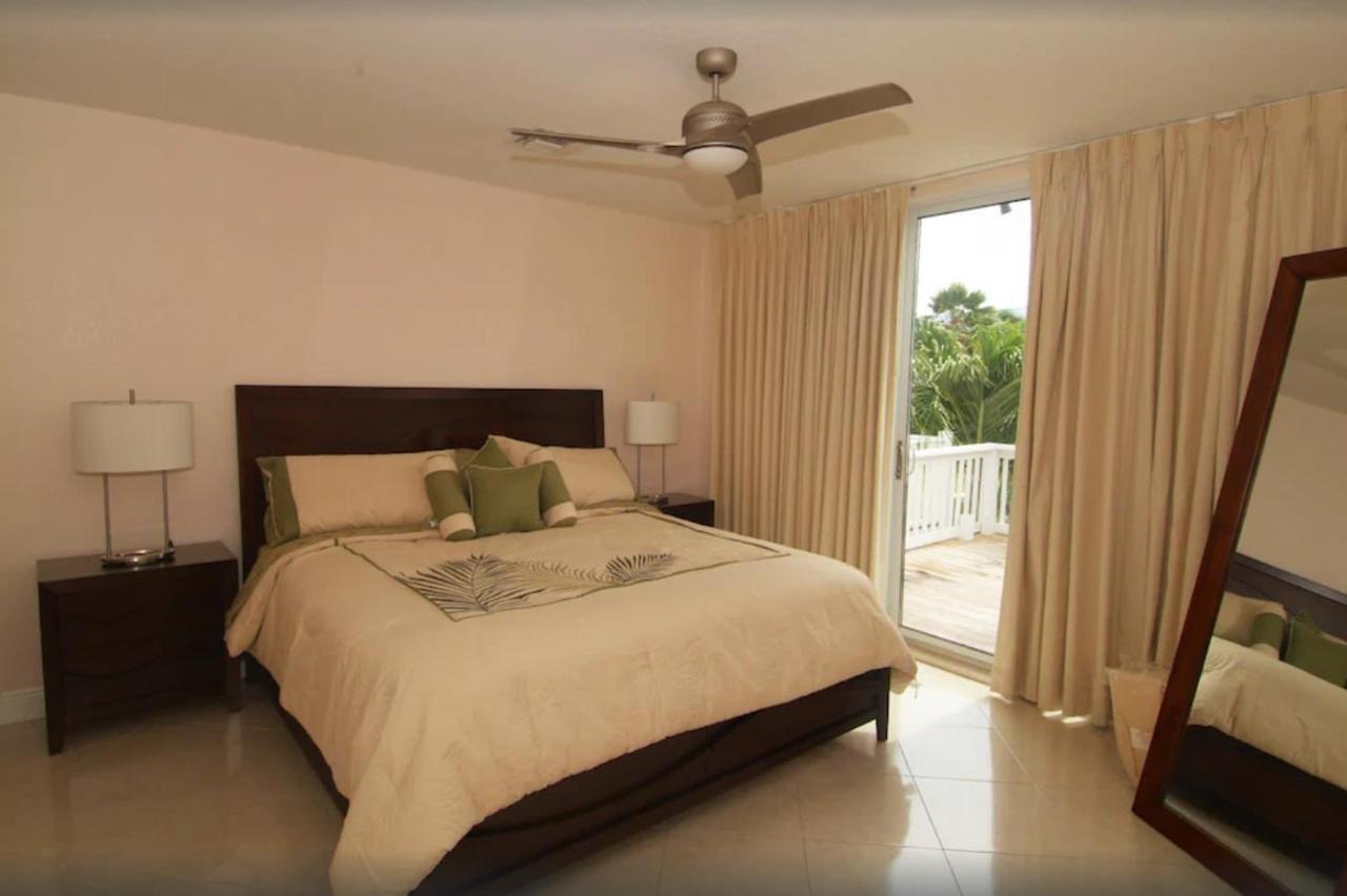 Beach Living At Island Pine Villas Blaw George Town Exterior photo