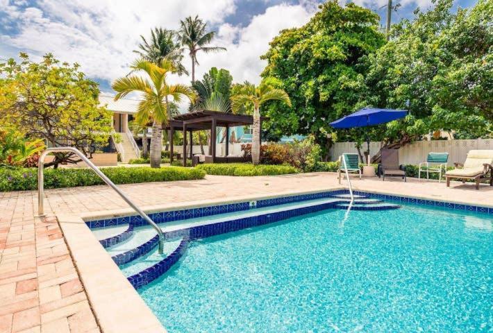 Beach Living At Island Pine Villas Blaw George Town Exterior photo